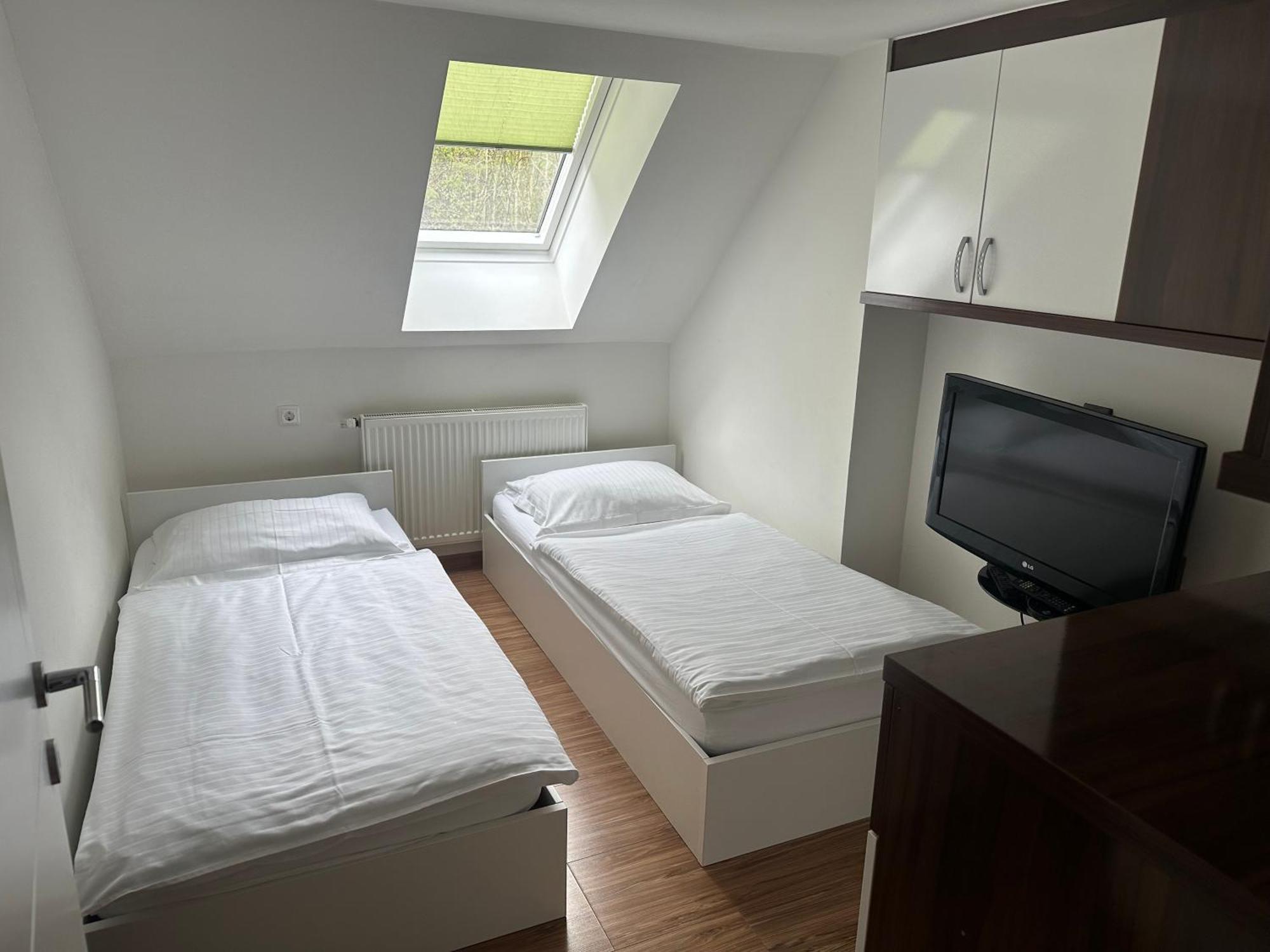 Domacija Vodnik & Apartments Cerklje na Gorenjskem Esterno foto