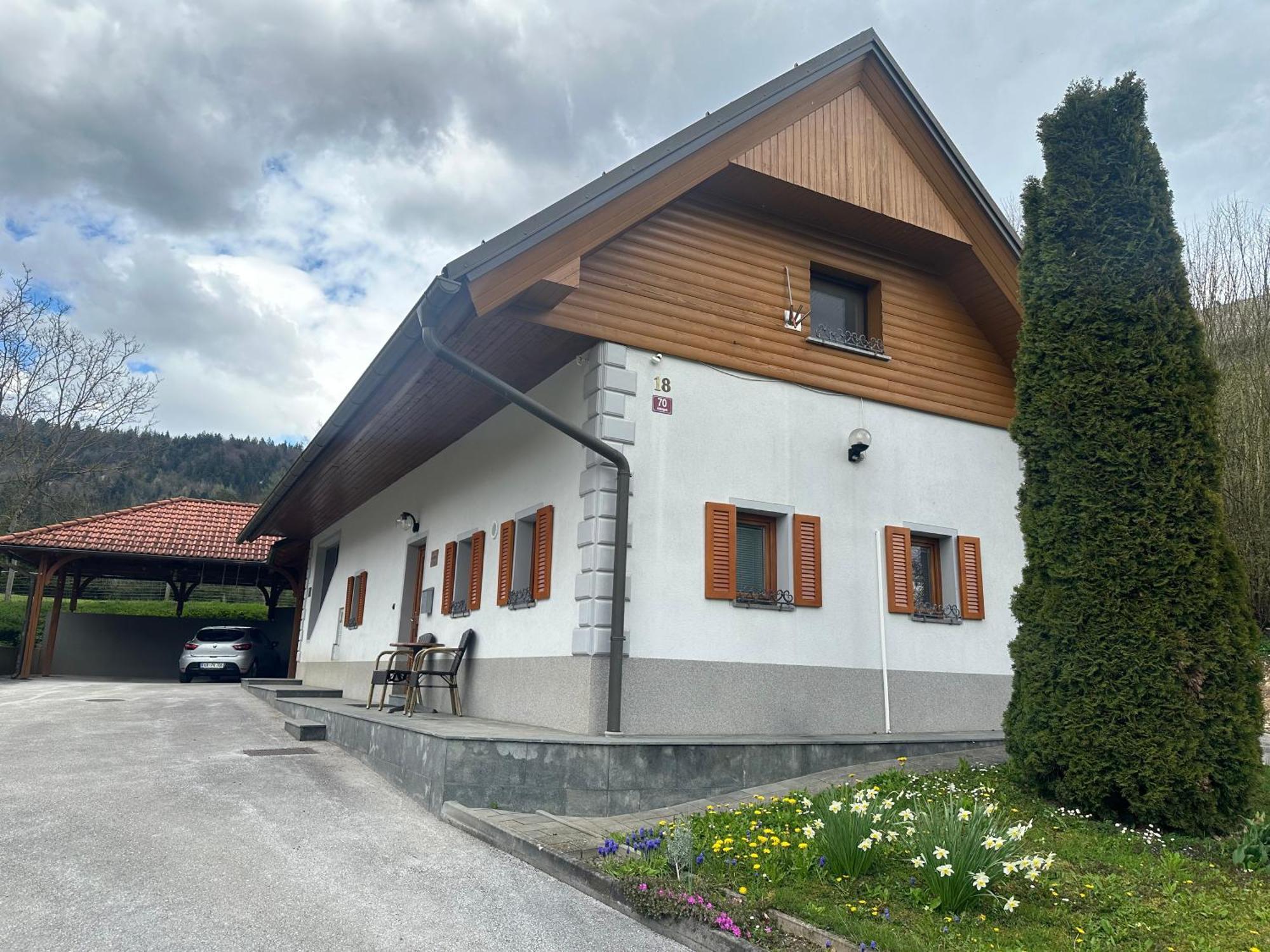 Domacija Vodnik & Apartments Cerklje na Gorenjskem Esterno foto