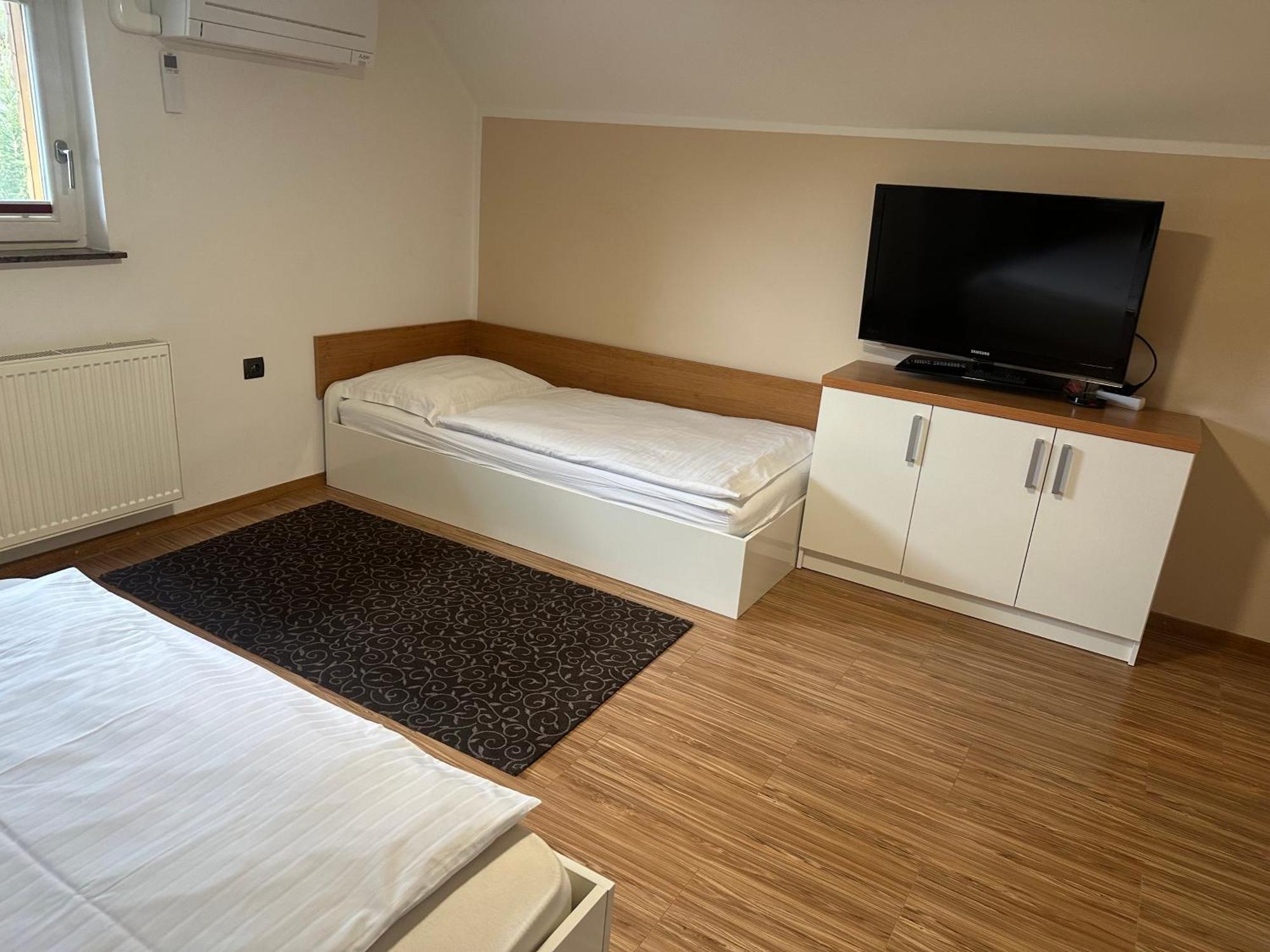 Domacija Vodnik & Apartments Cerklje na Gorenjskem Esterno foto
